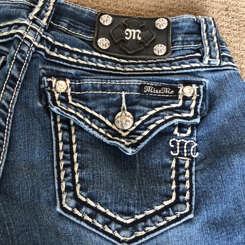 Miss Me shorts. Size 27. Mid-Short - Picture 2 of 8